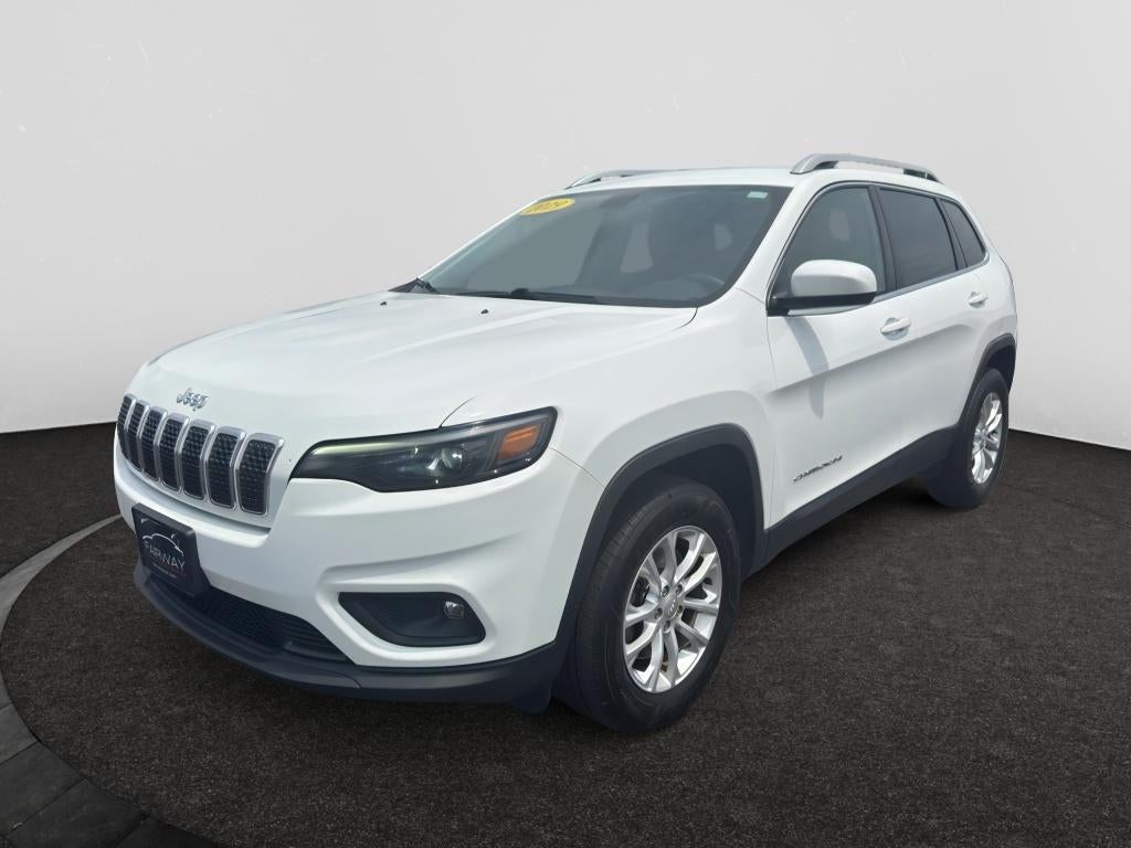 2019 Jeep Cherokee Latitude 4x4 in Bright White Clearcoat — front three-quarter view