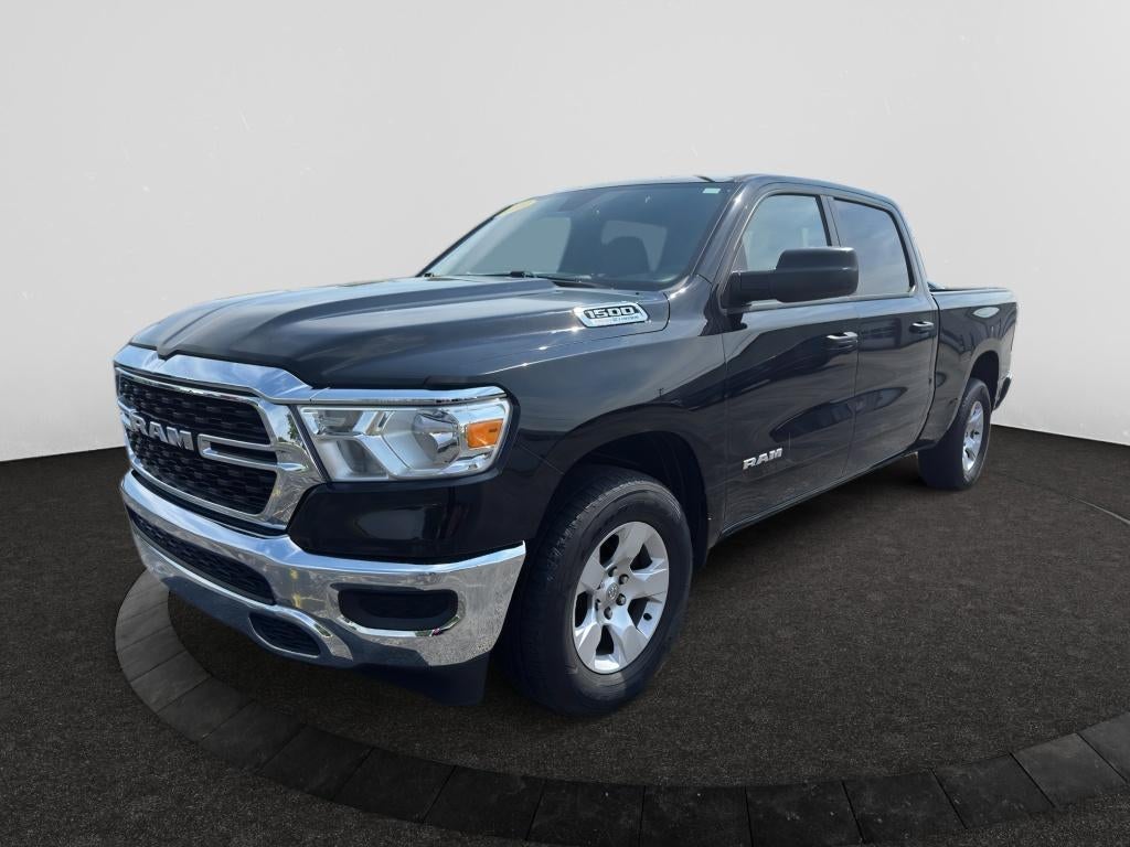 2023 RAM 1500 Big Horn Crew Cab 4x4 6'4' Box in Diamond Black Crystal Pearlcoat — front three-quarter view